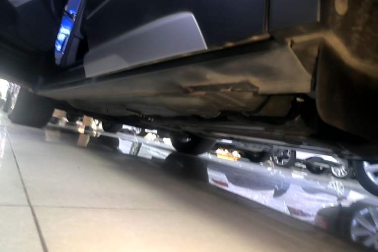 Used Cadillac XT4 2022 28T Two-Wheel-Drive Luxury Version Left Side Sill