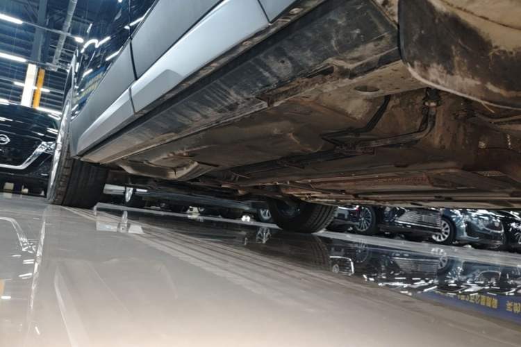 Used Cadillac XT4 2022 28T Two-Wheel Drive Prestige Version Left Side Sill