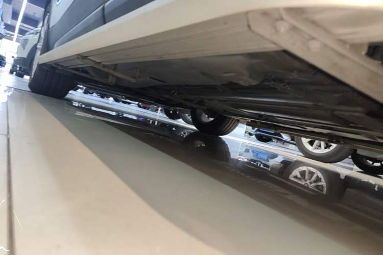 Used Cadillac XT4 2022 28T Two-Wheel Drive Fashion Edition Left Side Sill