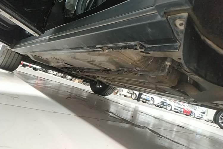 Used Cadillac XT4 2022 28T Two-Wheel-Drive Luxury Version Left Side Sill