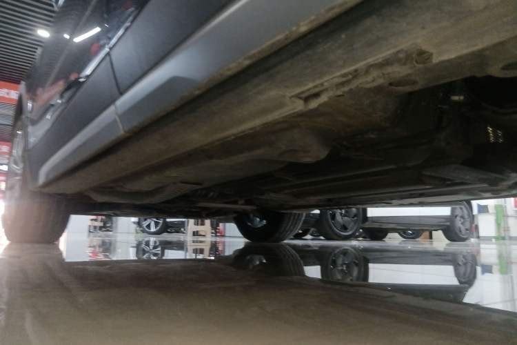 Used Cadillac XT4 2022 28T Two-Wheel-Drive Luxury Version Left Side Sill
