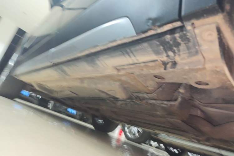 Used Cadillac XT4 2022 28T Two-Wheel Drive Prestige Version Left Side Sill