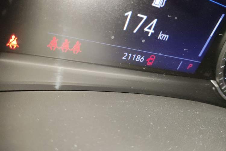 Used Cadillac XT4 2022 28T Two-Wheel-Drive Luxury Version Odometer Close Up