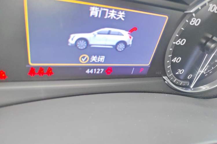 Used Cadillac XT4 2022 28T Two-Wheel-Drive Luxury Version Odometer Close Up