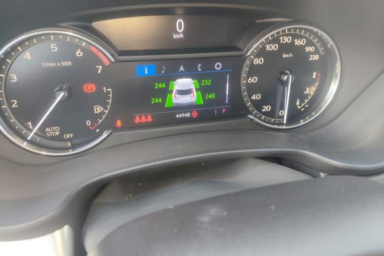 Used Cadillac XT4 2022 28T Two-Wheel-Drive Luxury Version Odometer Close Up