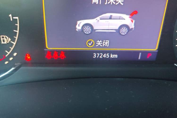 Used Cadillac XT4 2022 28T Two-Wheel-Drive Luxury Version Odometer Close Up