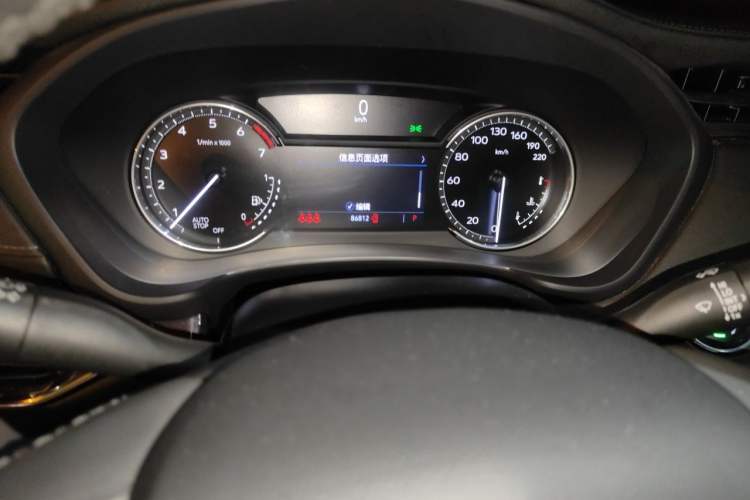Used Cadillac XT4 2022 28T Two-Wheel Drive Fashion Edition Odometer Close Up