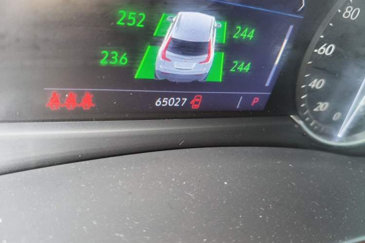 Used Cadillac XT4 2022 28T Two-Wheel-Drive Luxury Version Odometer Close Up