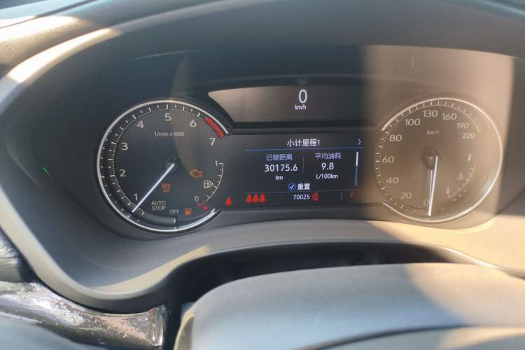 Used Cadillac XT4 2022 28T Two-Wheel-Drive Luxury Version Odometer Close Up