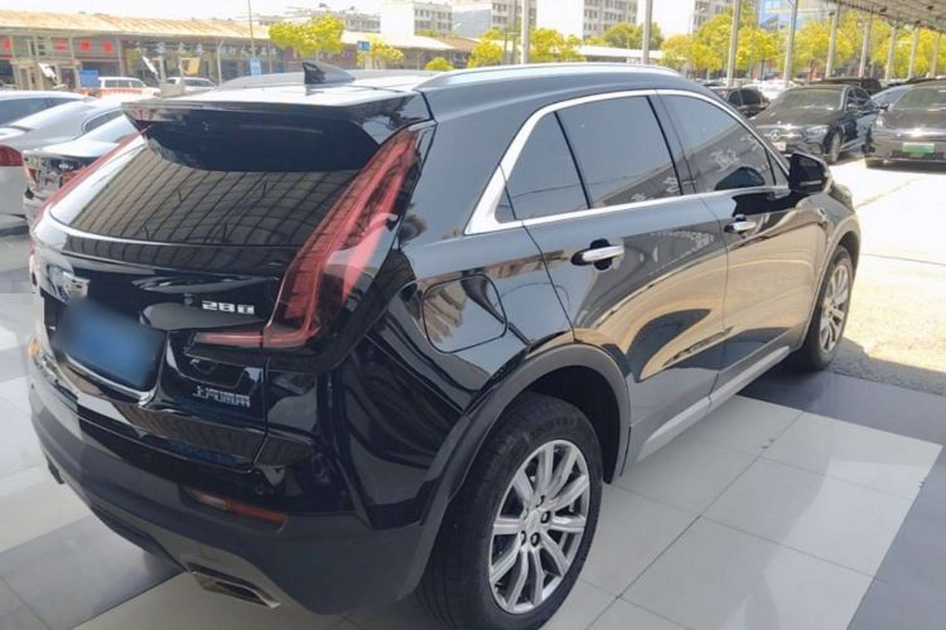 Used Cadillac XT4 2022 28T Two-Wheel-Drive Luxury Version Rear Right 45 Deg