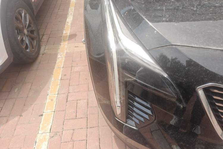 Used Cadillac XT4 2022 28T Two-Wheel-Drive Luxury Version Right Front Headlight