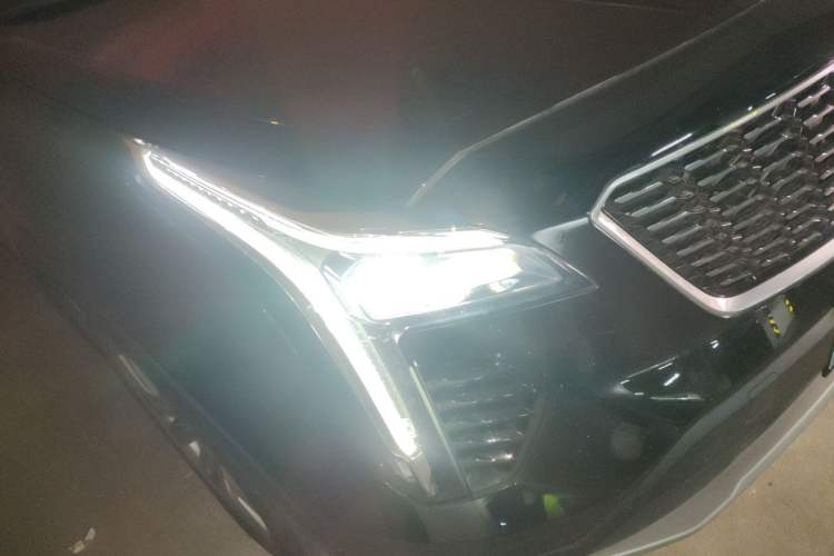 Used Cadillac XT4 2022 28T Two-Wheel-Drive Luxury Version Right Front Headlight