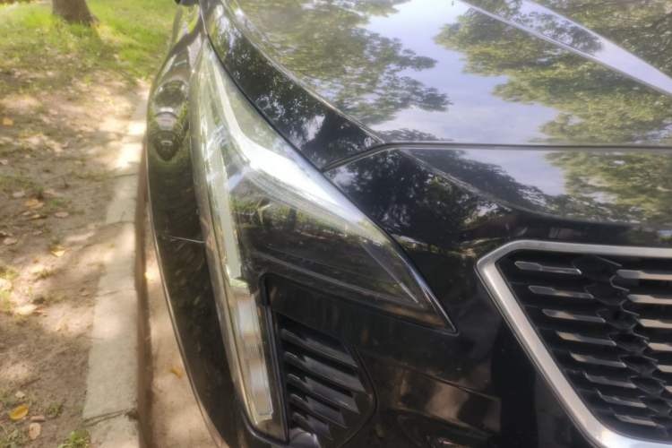 Used Cadillac XT4 2022 28T Two-Wheel Drive Fashion Edition Right Front Headlight