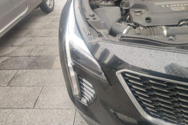 Used Cadillac XT4 2022 28T Two-Wheel Drive Fashion Edition Right Front Headlight