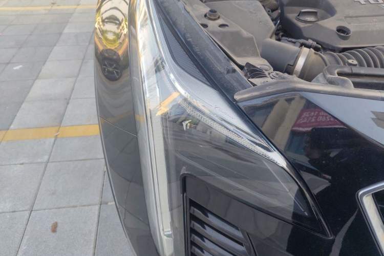 Used Cadillac XT4 2022 28T Two-Wheel-Drive Luxury Version Right Front Headlight