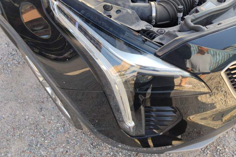 Used Cadillac XT4 2022 28T Two-Wheel-Drive Luxury Version Right Front Headlight