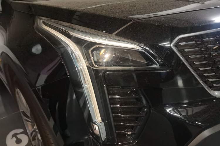 Used Cadillac XT4 2022 28T Four-Wheel Drive Prestige Version Right Front Headlight