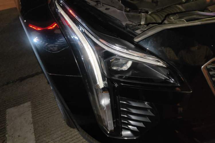 Used Cadillac XT4 2022 28T Two-Wheel Drive Fashion Edition Right Front Headlight