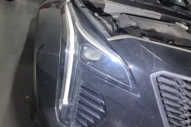 Used Cadillac XT4 2022 28T Two-Wheel-Drive Luxury Version Right Front Headlight