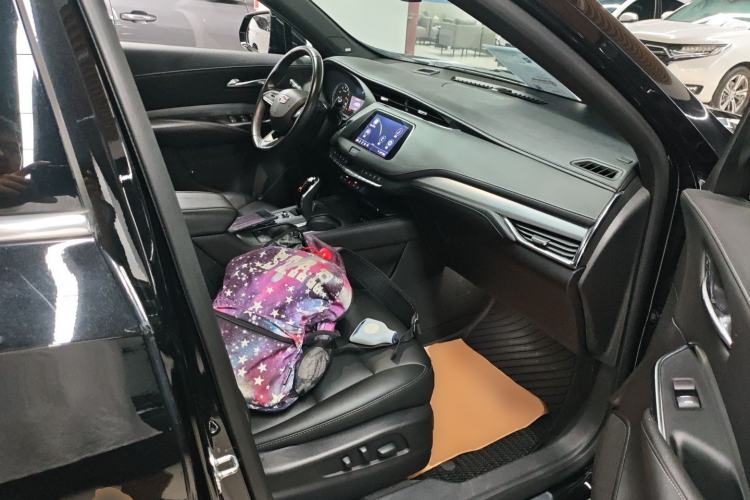 Used Cadillac XT4 2022 28T Two-Wheel-Drive Luxury Version Right Front Seat