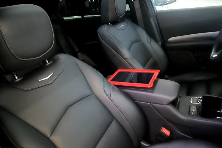Used Cadillac XT4 2022 28T Two-Wheel-Drive Luxury Version Right Front Seat