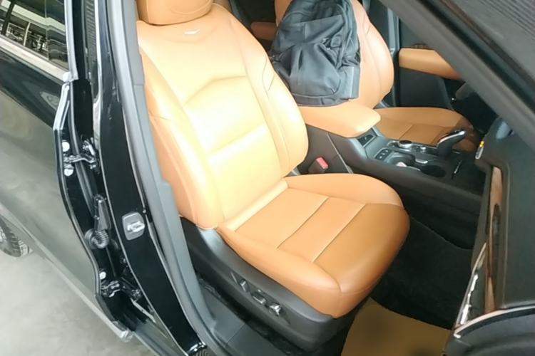 Used Cadillac XT4 2022 28T Two-Wheel Drive Prestige Version Right Front Seat