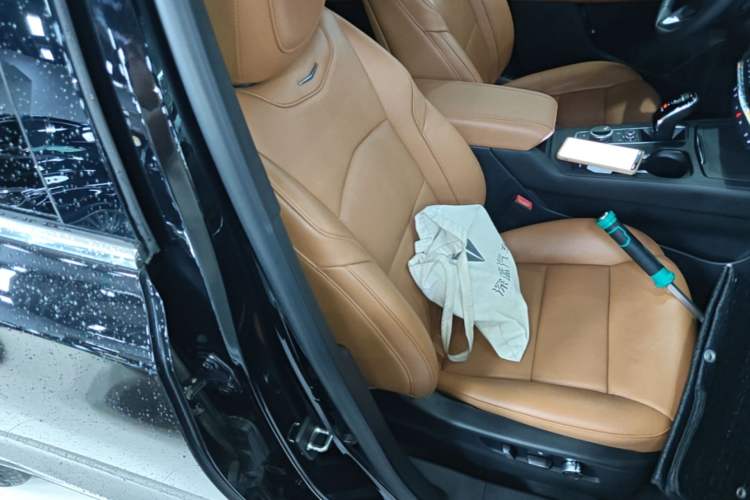 Used Cadillac XT4 2022 28T Two-Wheel Drive Prestige Version Right Front Seat