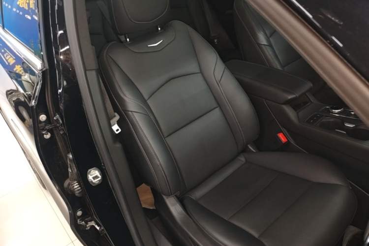 Used Cadillac XT4 2022 28T Two-Wheel Drive Prestige Version Right Front Seat