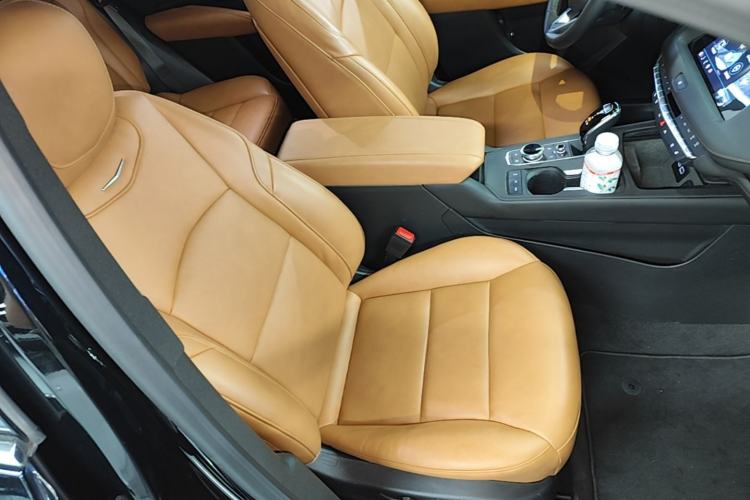 Used Cadillac XT4 2022 28T Four-Wheel Drive Prestige Version Right Front Seat