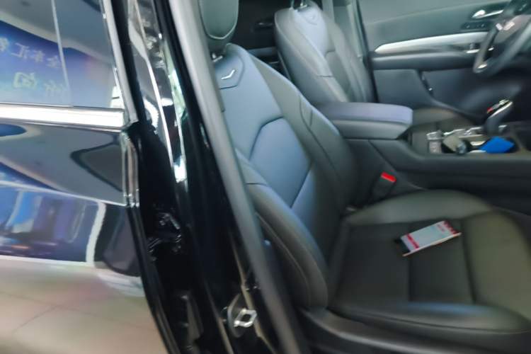 Used Cadillac XT4 2022 28T Two-Wheel Drive Prestige Version Right Front Seat