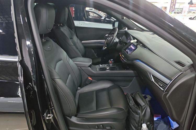 Used Cadillac XT4 2022 28T Two-Wheel-Drive Luxury Version Right Front Seat