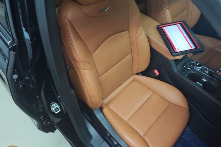 Used Cadillac XT4 2022 28T Two-Wheel Drive Prestige Version Right Front Seat