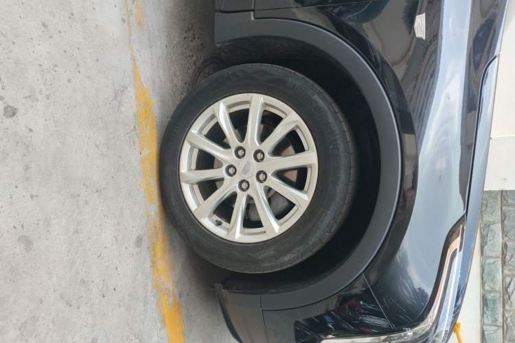 Used Cadillac XT4 2022 28T Two-Wheel Drive Fashion Edition Right Front Wheel Hub