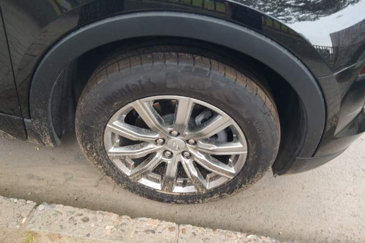 Used Cadillac XT4 2022 28T Two-Wheel Drive Prestige Version Right Front Wheel Hub