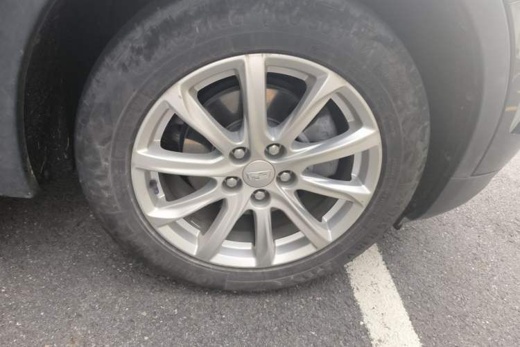 Used Cadillac XT4 2022 28T Two-Wheel Drive Fashion Edition Right Front Wheel Hub