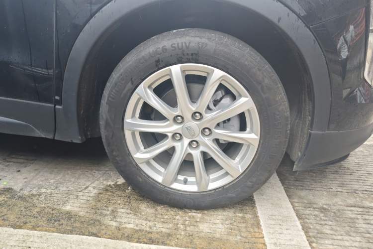 Used Cadillac XT4 2022 28T Two-Wheel Drive Fashion Edition Right Front Wheel Hub
