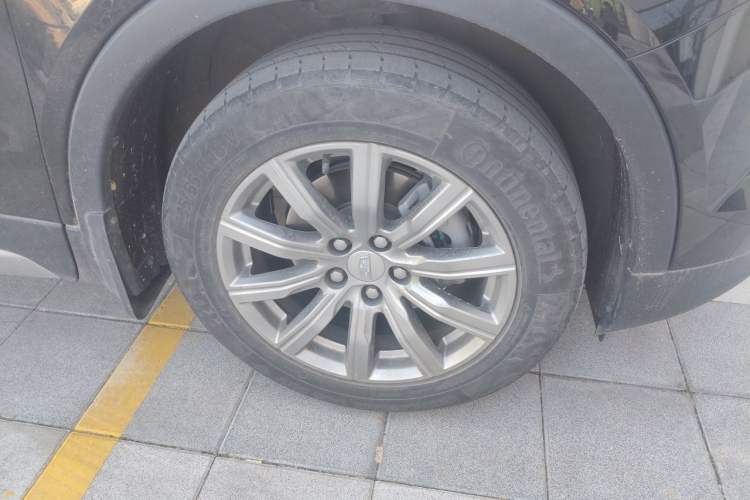 Used Cadillac XT4 2022 28T Two-Wheel-Drive Luxury Version Right Front Wheel Hub
