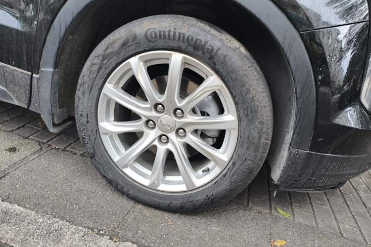 Used Cadillac XT4 2022 28T Two-Wheel Drive Fashion Edition Right Front Wheel Hub