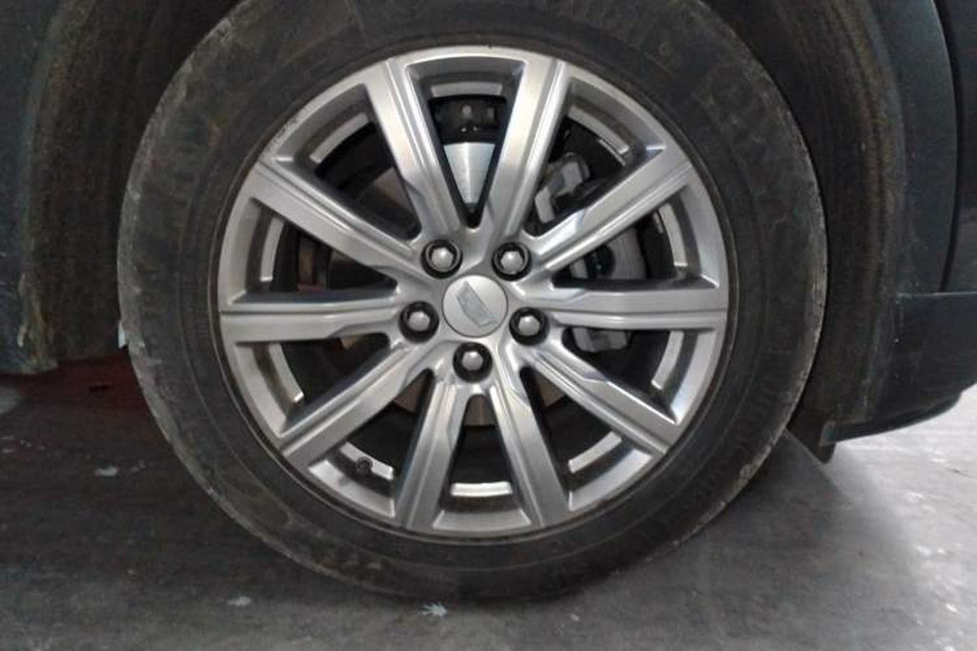 Used Cadillac XT4 2022 28T Two-Wheel-Drive Luxury Version Right Front Wheel Hub