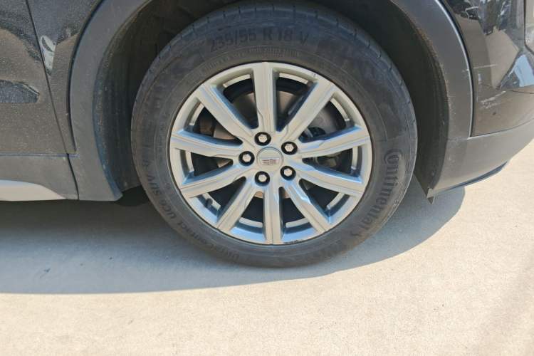 Used Cadillac XT4 2022 28T Two-Wheel Drive Prestige Version Right Front Wheel Hub