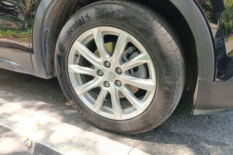 Used Cadillac XT4 2022 28T Two-Wheel Drive Fashion Edition Right Front Wheel Hub