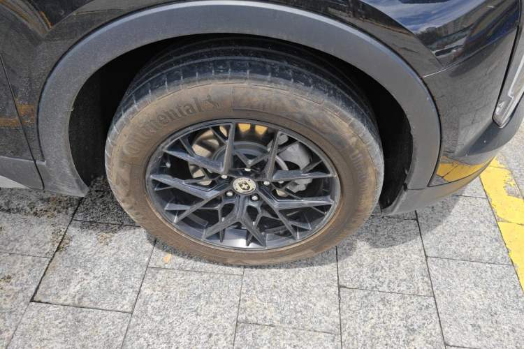 Used Cadillac XT4 2022 28T Two-Wheel-Drive Luxury Version Right Front Wheel Hub