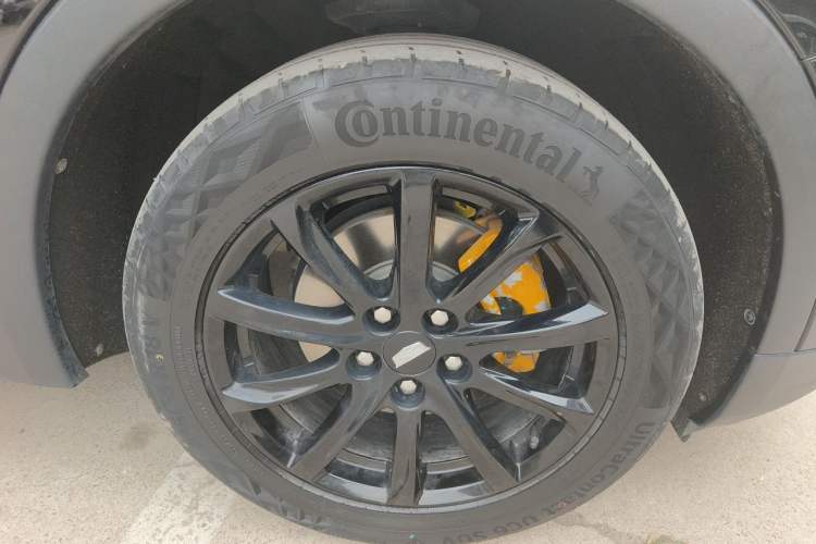 Used Cadillac XT4 2022 28T Two-Wheel Drive Fashion Edition Right Front Wheel Hub