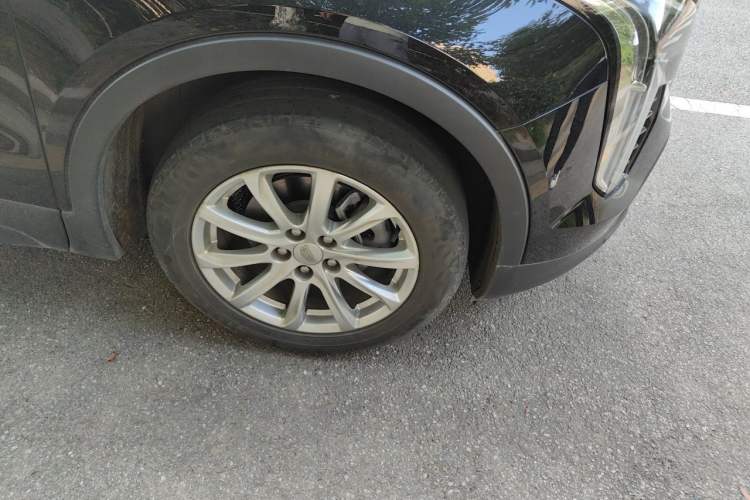 Used Cadillac XT4 2022 28T Two-Wheel Drive Fashion Edition Right Front Wheel Hub