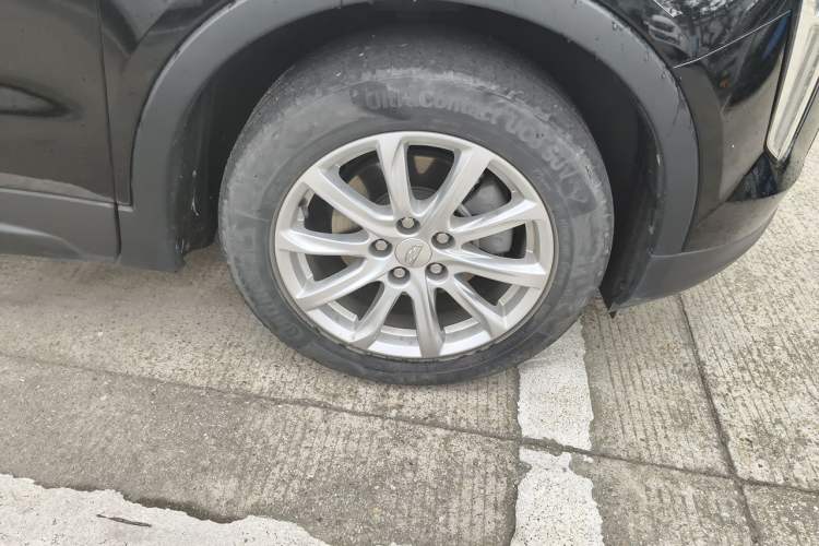 Used Cadillac XT4 2022 28T Two-Wheel Drive Fashion Edition Right Front Wheel Hub