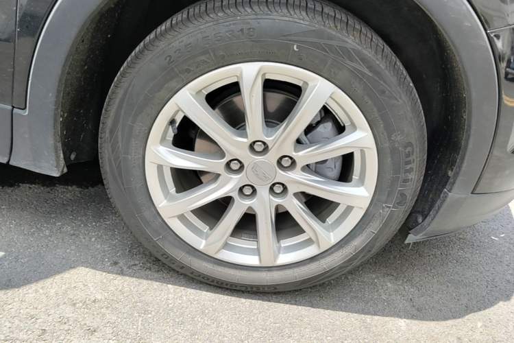 Used Cadillac XT4 2022 28T Two-Wheel Drive Fashion Edition Right Front Wheel Hub