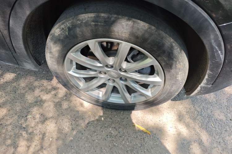 Used Cadillac XT4 2022 28T Two-Wheel Drive Fashion Edition Right Front Wheel Hub