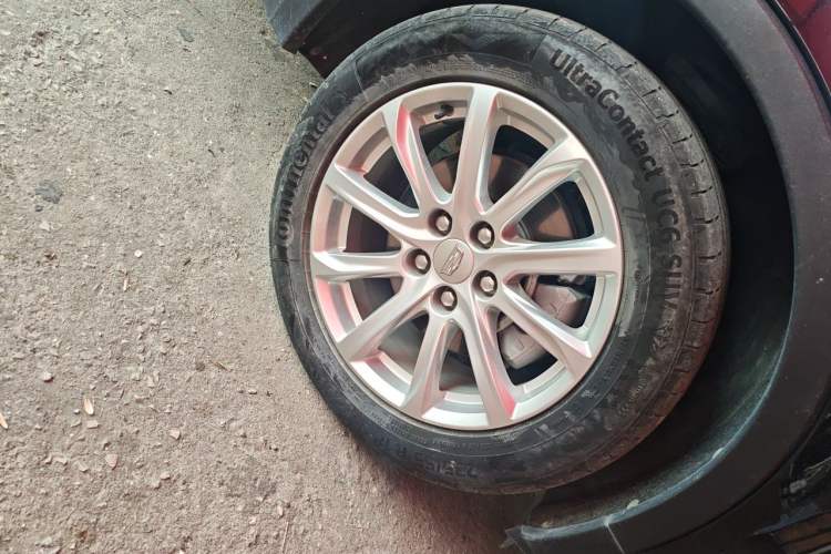 Used Cadillac XT4 2022 28T Two-Wheel Drive Fashion Edition Right Front Wheel Hub