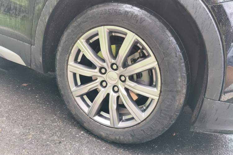 Used Cadillac XT4 2022 28T Two-Wheel-Drive Luxury Version Right Front Wheel Hub
