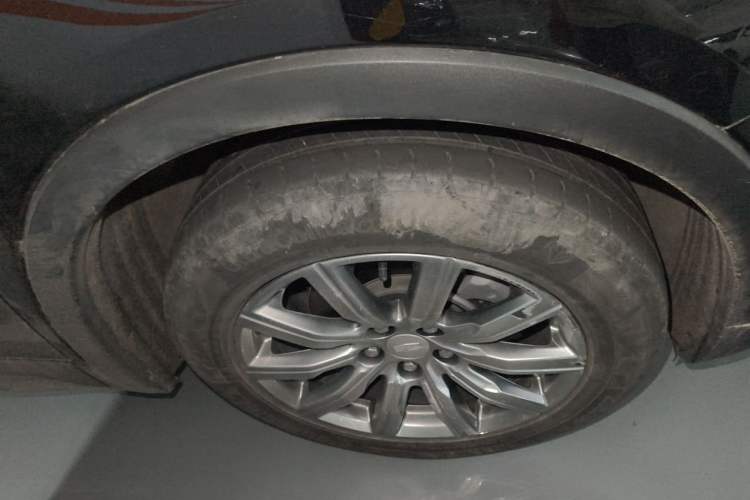Used Cadillac XT4 2022 28T Two-Wheel-Drive Luxury Version Right Front Wheel Hub